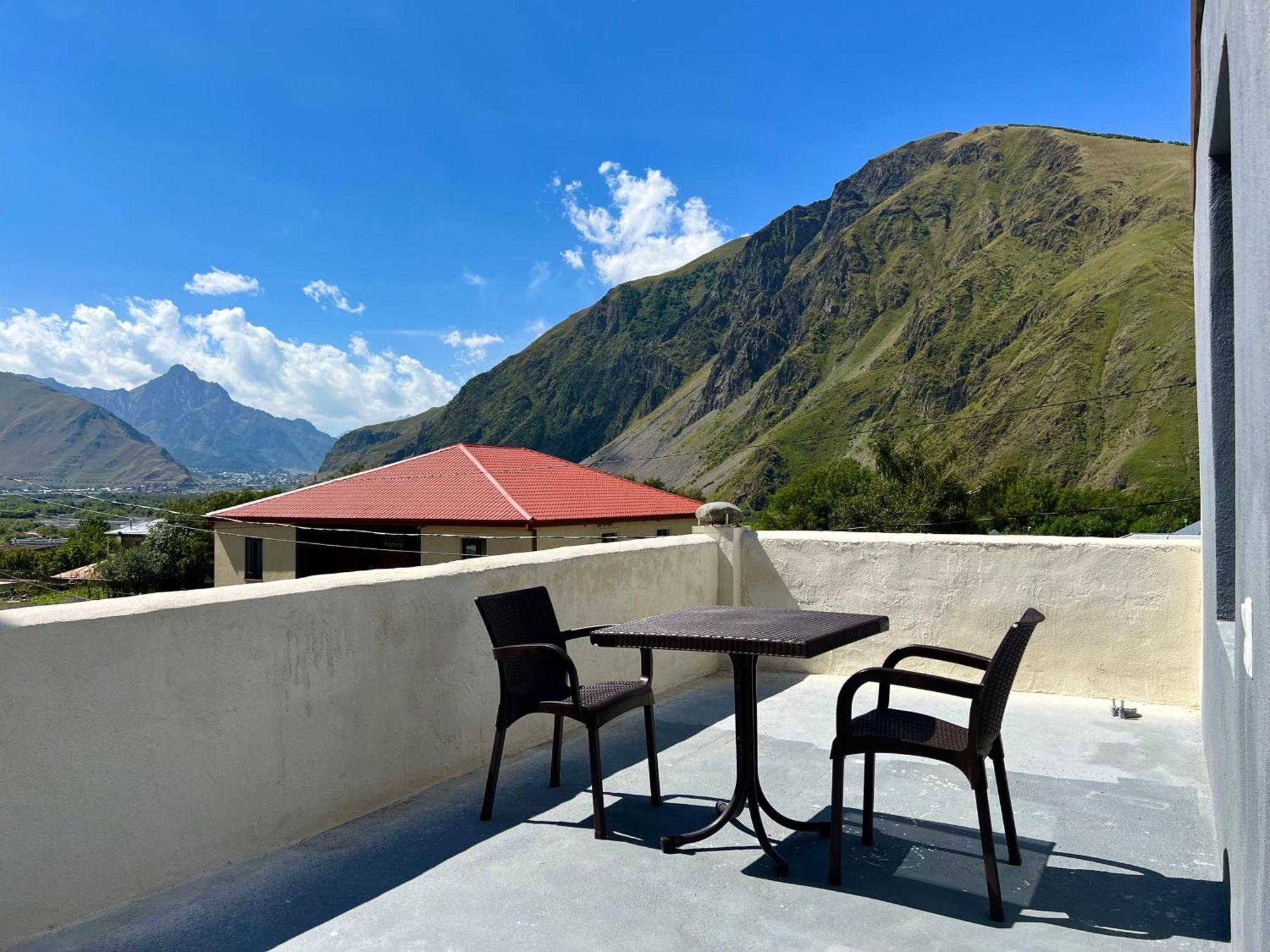 Kazbegi Green Yard Hotell Eksteriør bilde