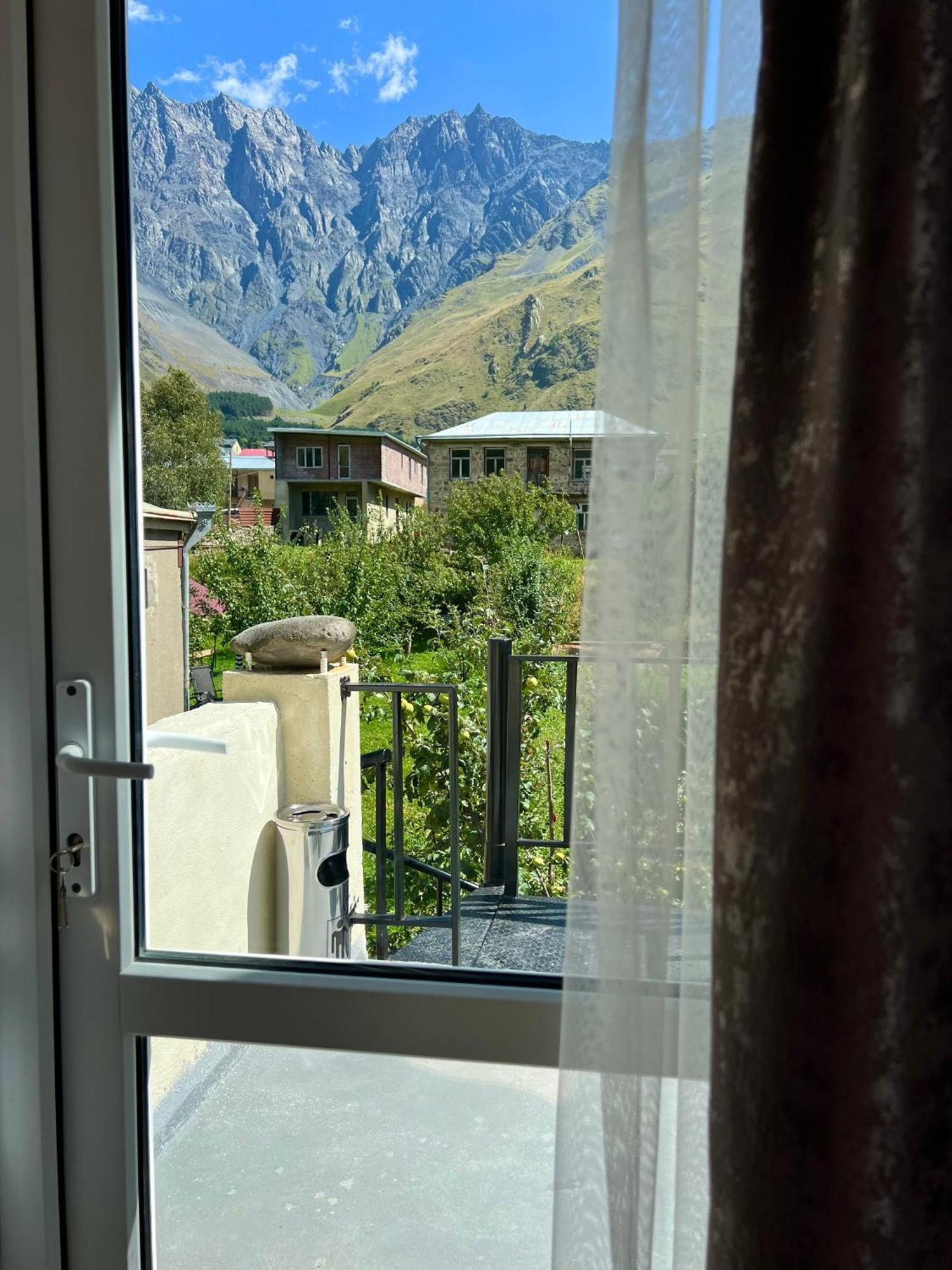 Kazbegi Green Yard Hotell Eksteriør bilde