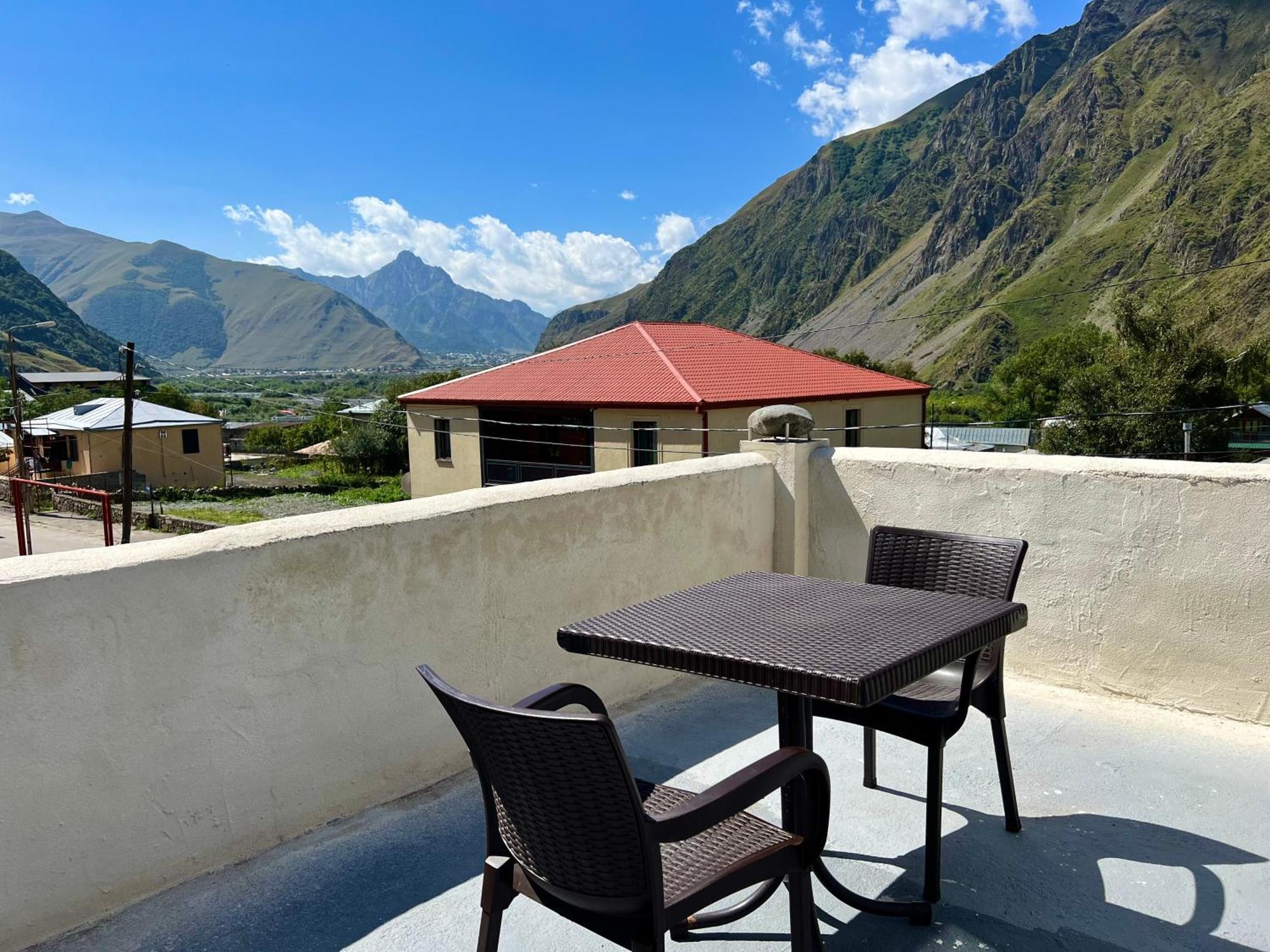 Kazbegi Green Yard Hotell Eksteriør bilde