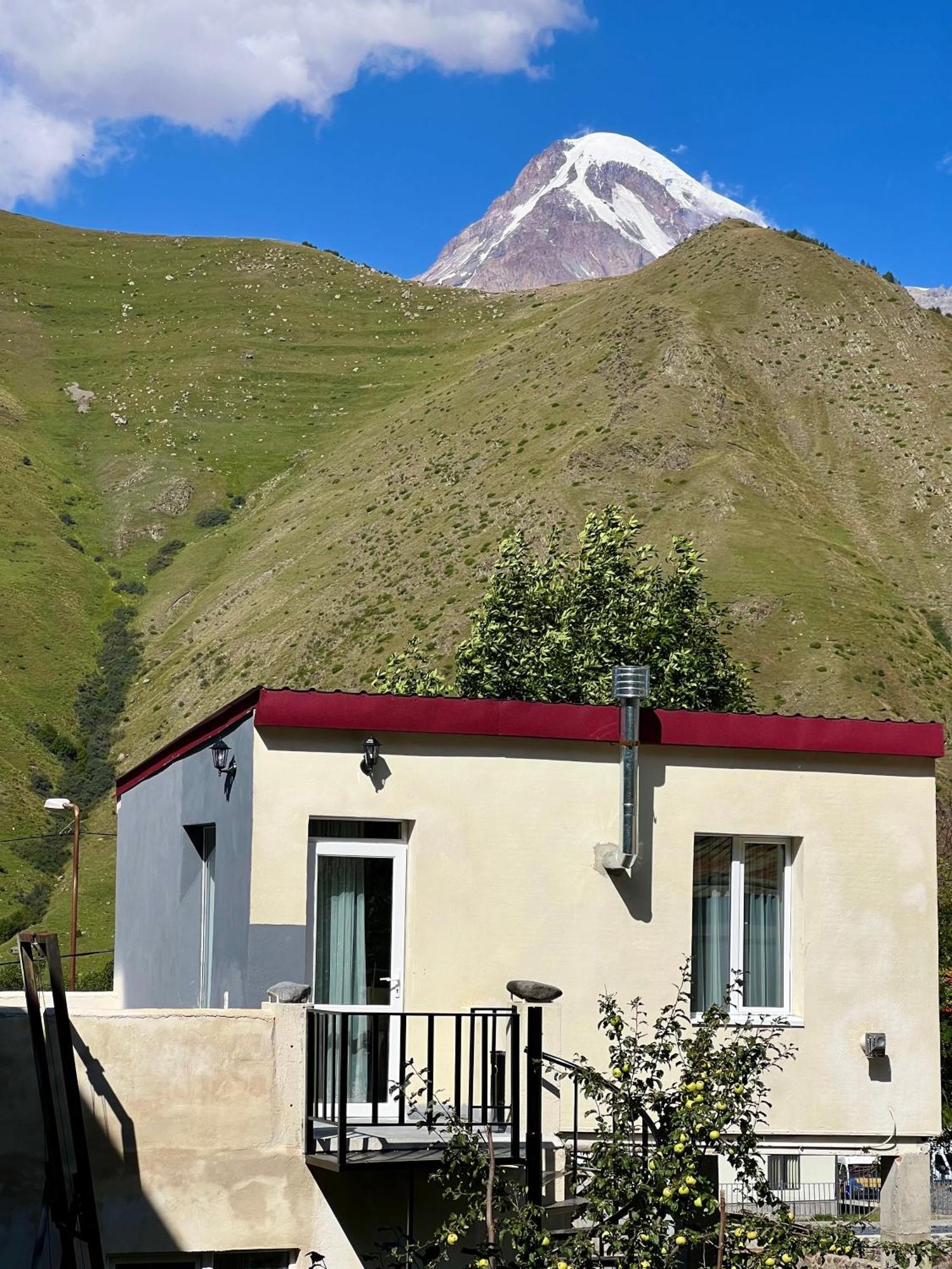 Kazbegi Green Yard Hotell Eksteriør bilde